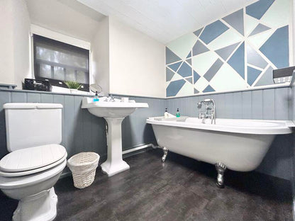 Oxwich Road, Colwyn Bay LL28 (4 Bed)
