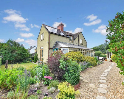 Bangor Road, Wrexham, LL13 0TW