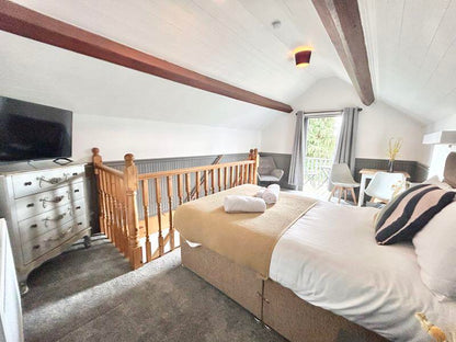 Oxwich Road, Colwyn Bay LL28 (4 Bed)