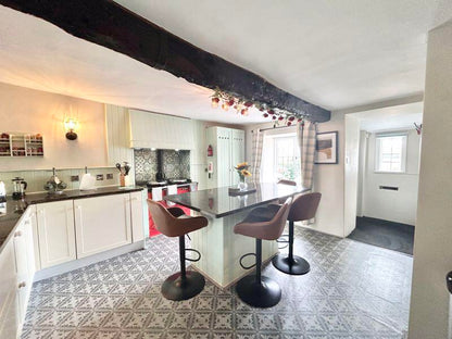Oxwich Road, Colwyn Bay LL28 (4 Bed)