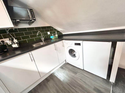Oxwich Road, Colwyn Bay LL28 (1 Bed)