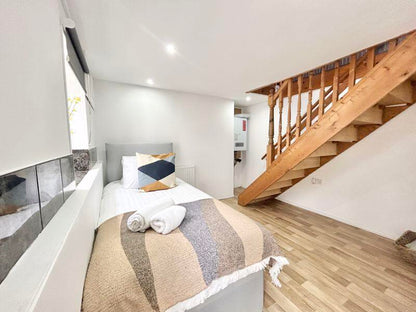 Oxwich Road, Colwyn Bay LL28 (4 Bed)